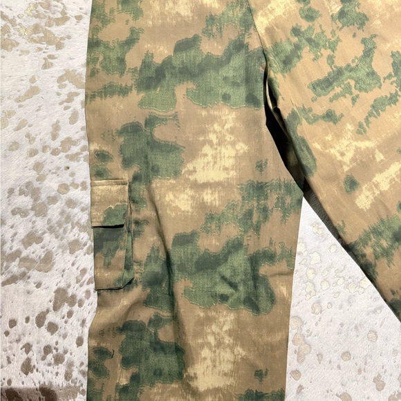 NWT PRETTY LITTLE THING SHAPE CAMO WIDE LEG PANT, SIZE 4 - Picture 11 of 11